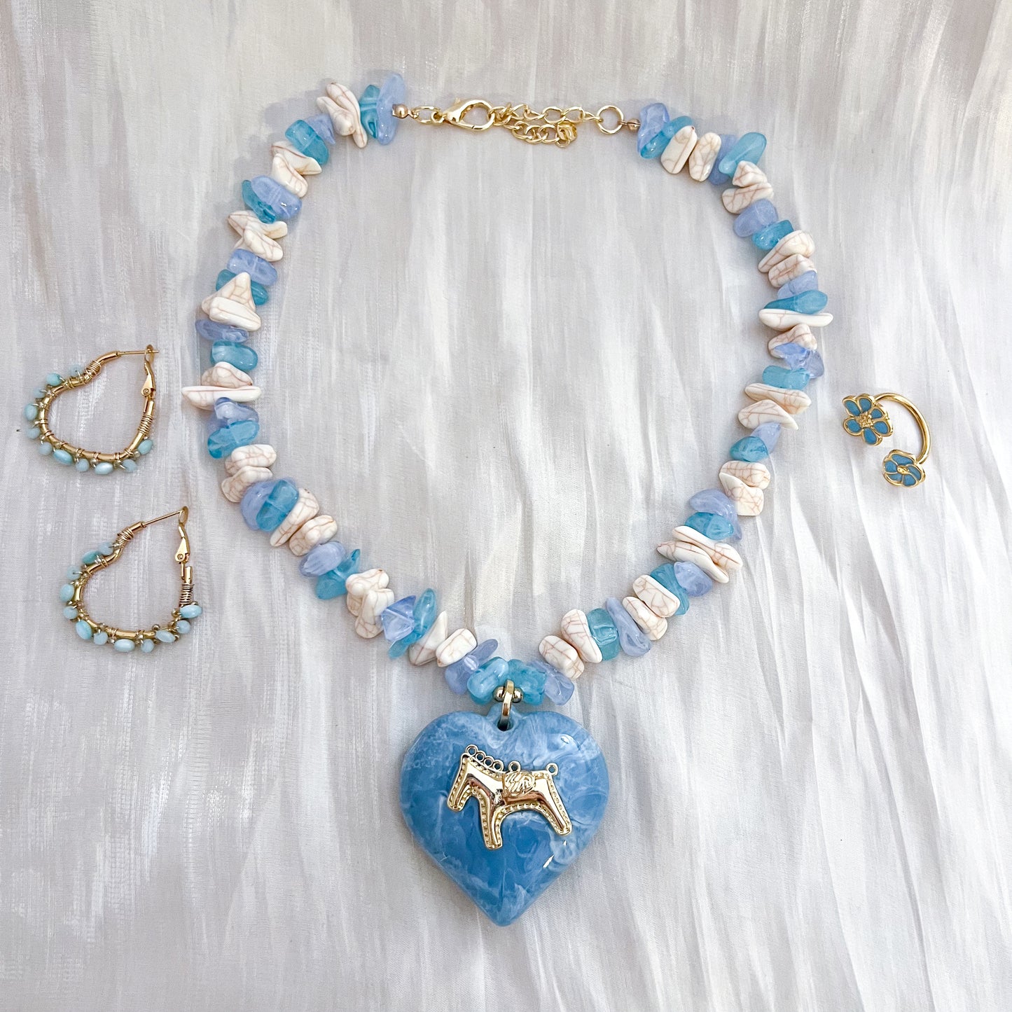 Collar Caballo Dorado 2 colores（corazón XL）