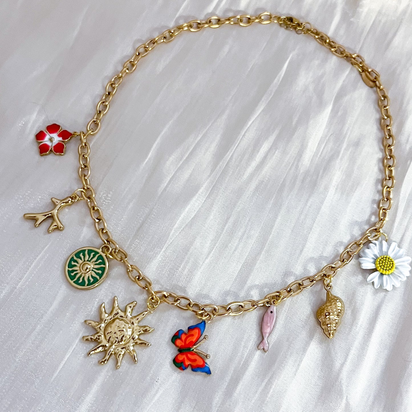 Look Fiora Bloom Glow（Mariposa collar & pulsera）