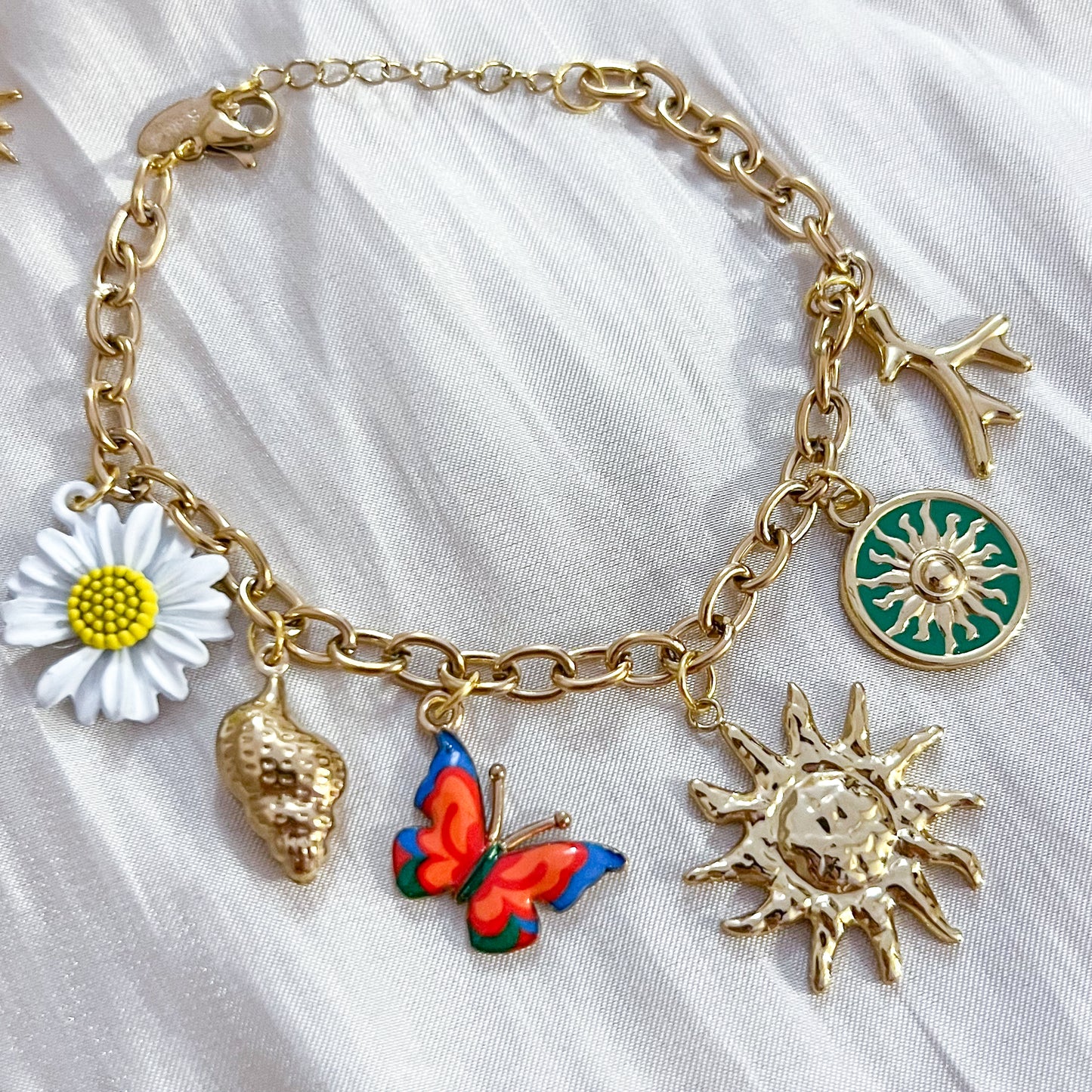 Look Fiora Bloom Glow（Mariposa collar & pulsera）