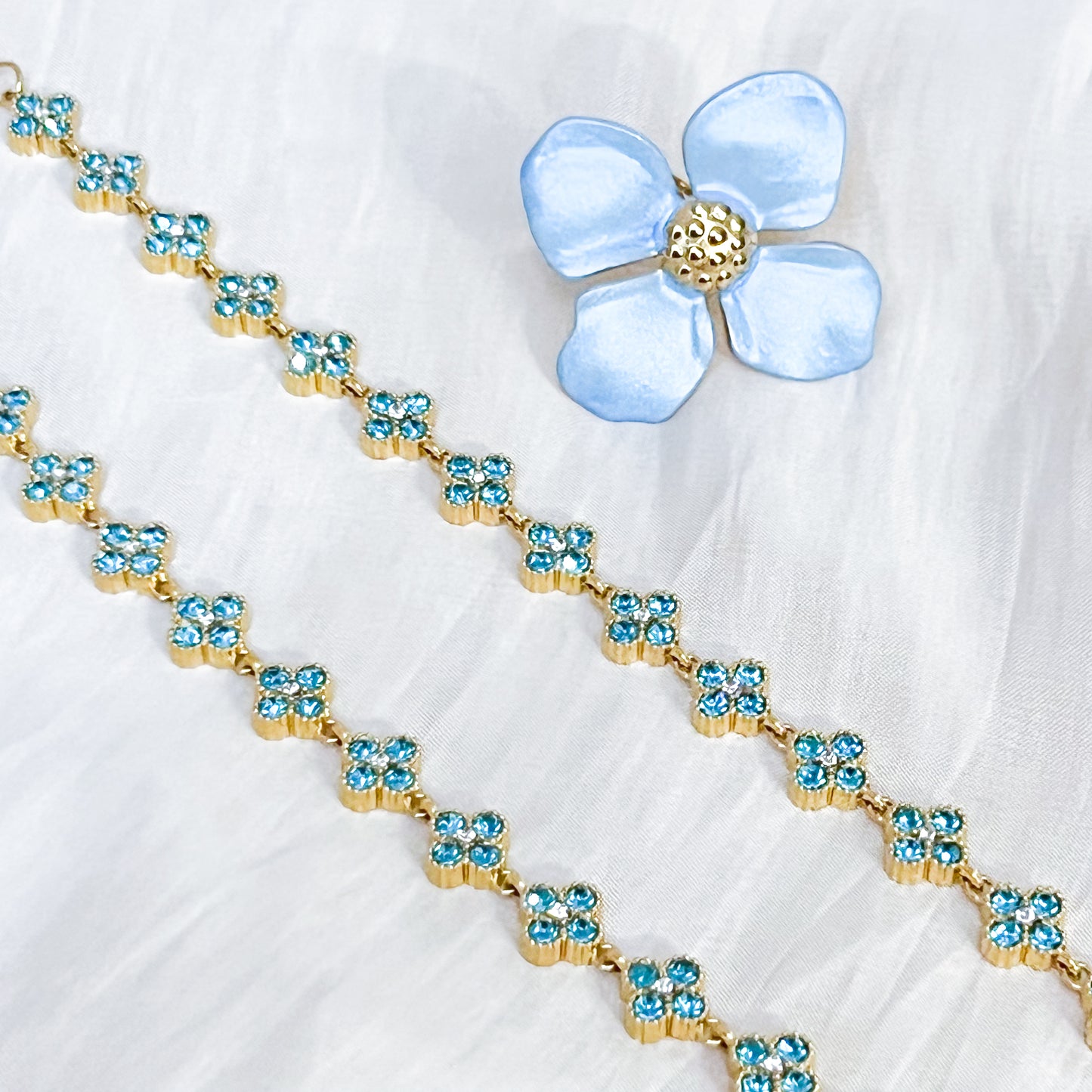 Collar Flores de Abril Tokio （Trébol Azul ）