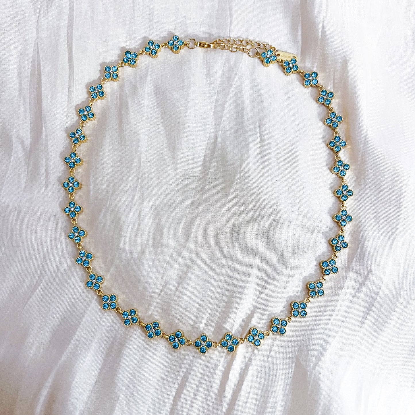 Collar Flores de Abril Tokio （Trébol Azul ）