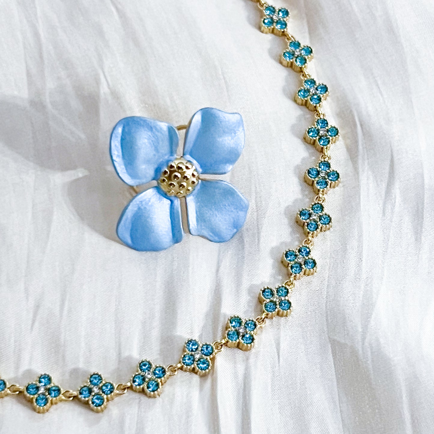 Collar Flores de Abril Tokio （Trébol Azul ）