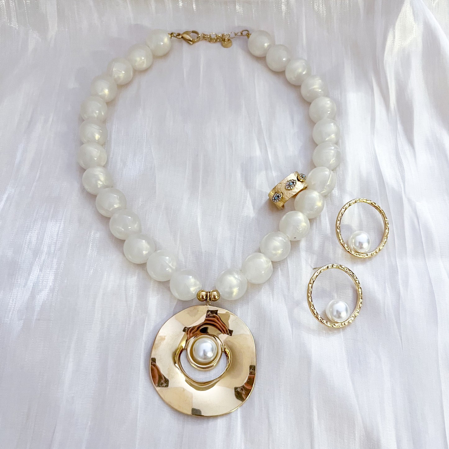 Look Atenea Perla Blanca (collar/pendiente）