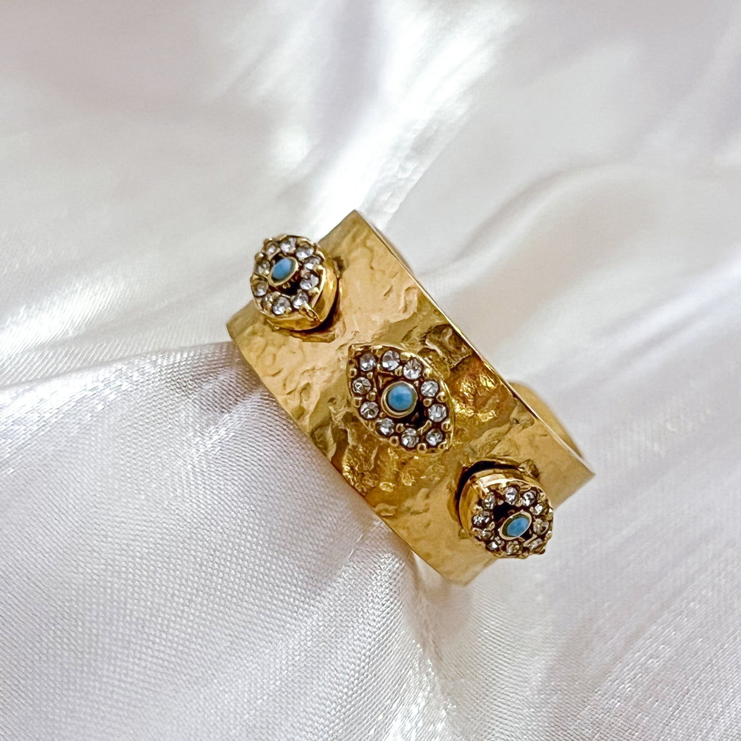 Look Isis Ojo Dorado （Brazalete & Anillo）