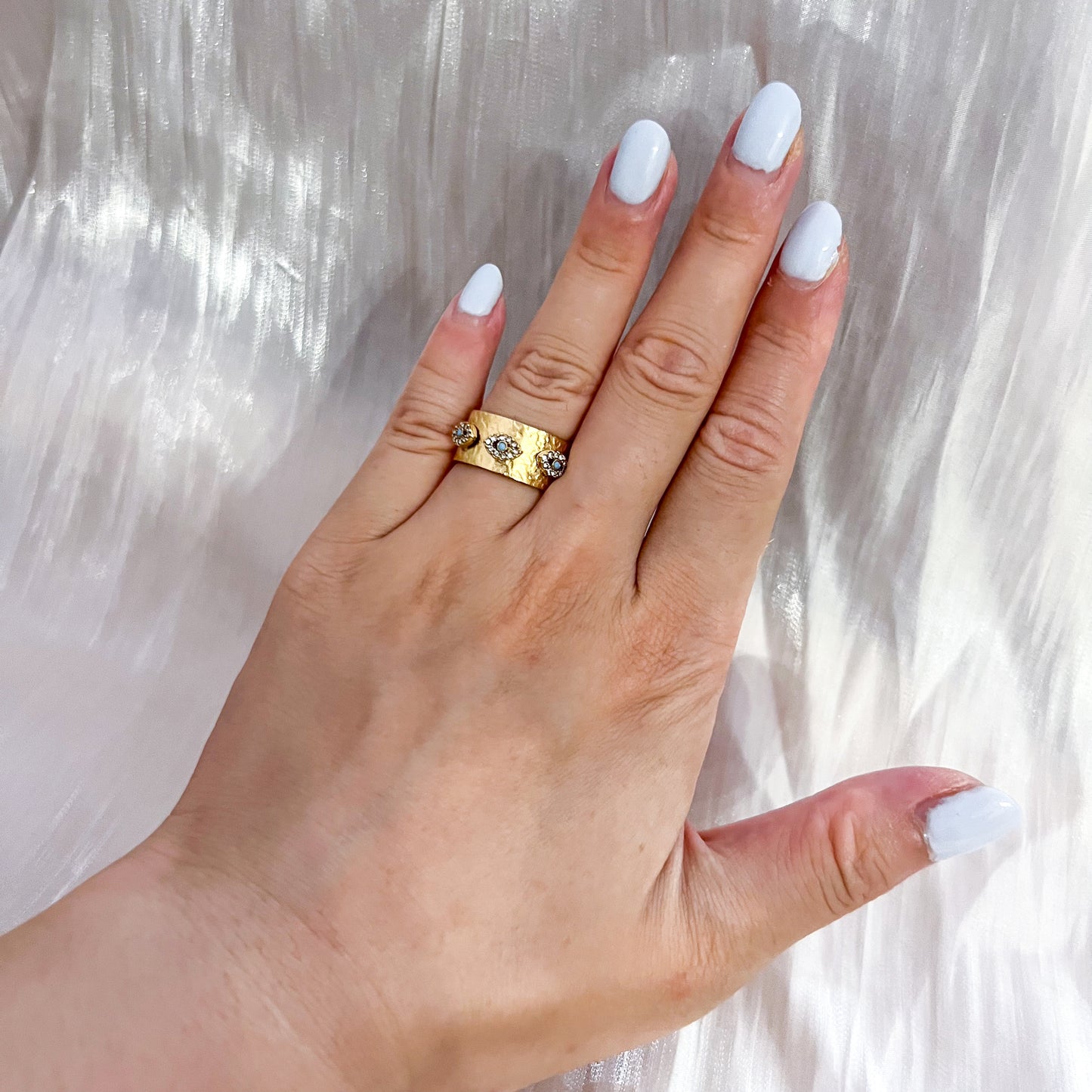 Look Isis Ojo Dorado （Brazalete & Anillo）