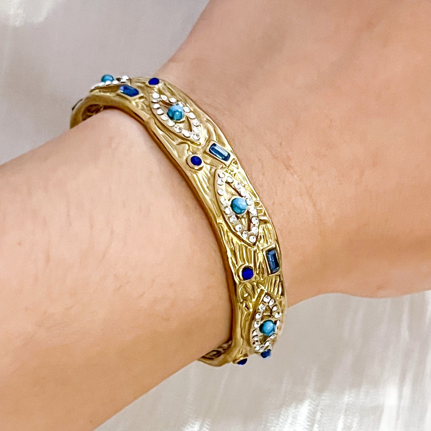 Look Isis Ojo Dorado （Brazalete & Anillo）
