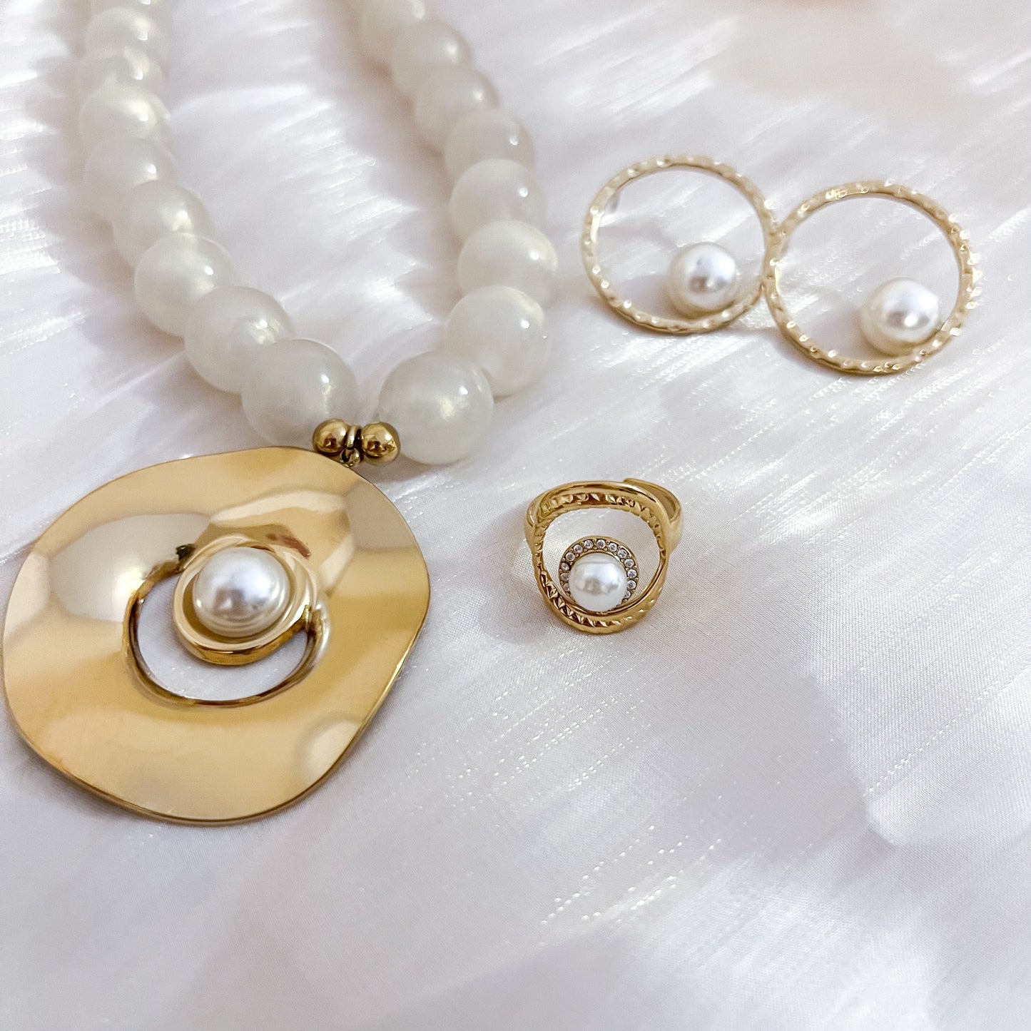 Anillo Atenea Perla Blanca (ajutable）