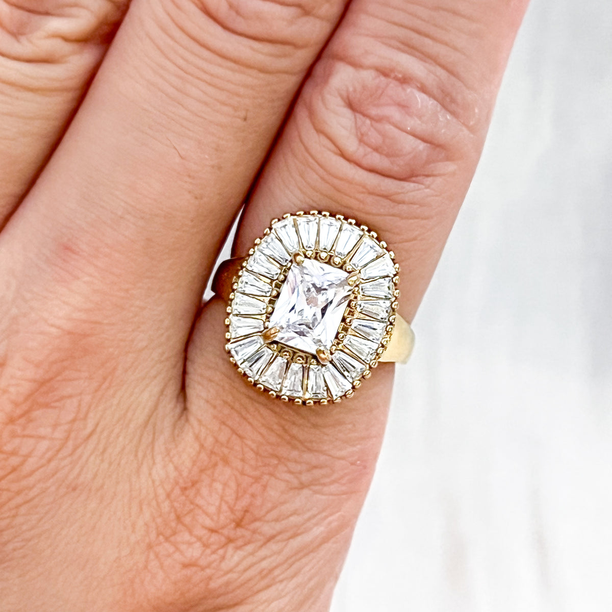 Anillo Met Gala（Talla 18-19）Brillo grande