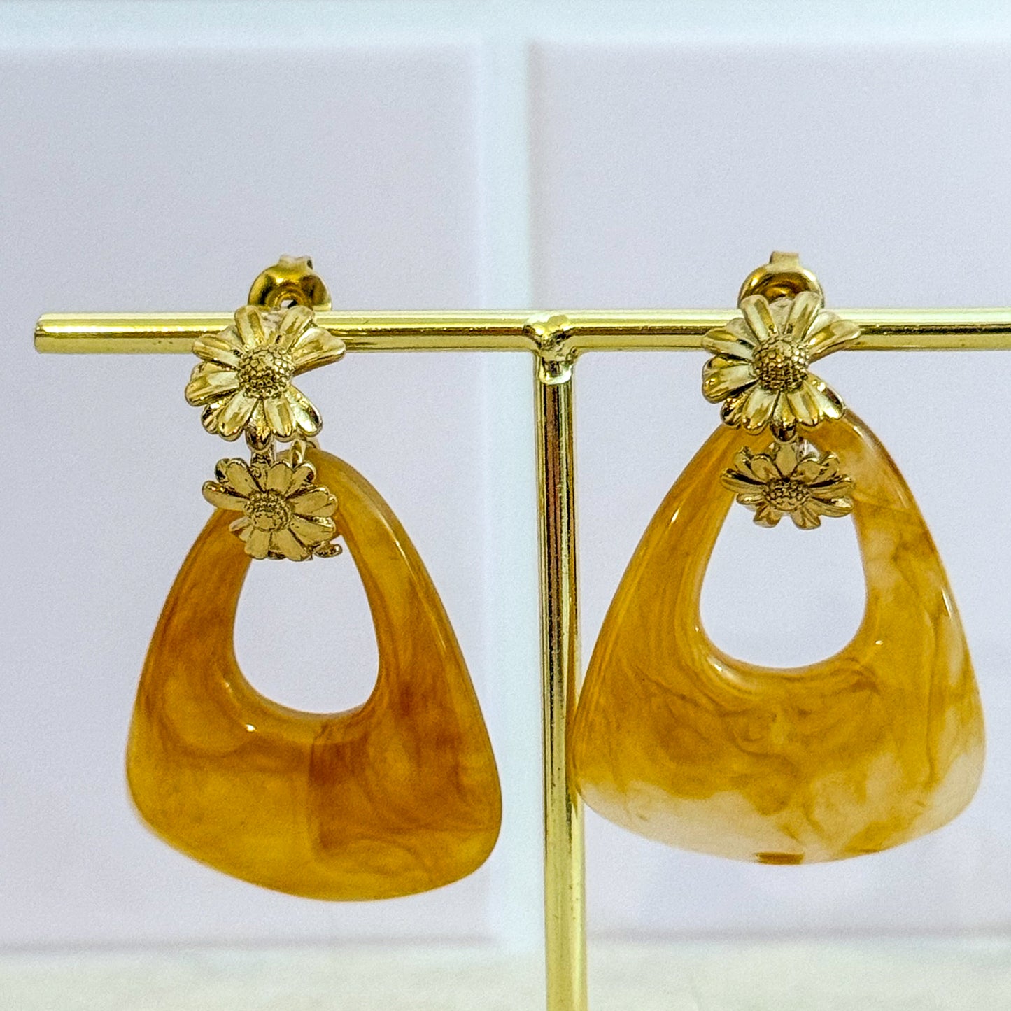 Pendientes Amanecer Dorado（Flor Caramelo） – Acero Inoxidable