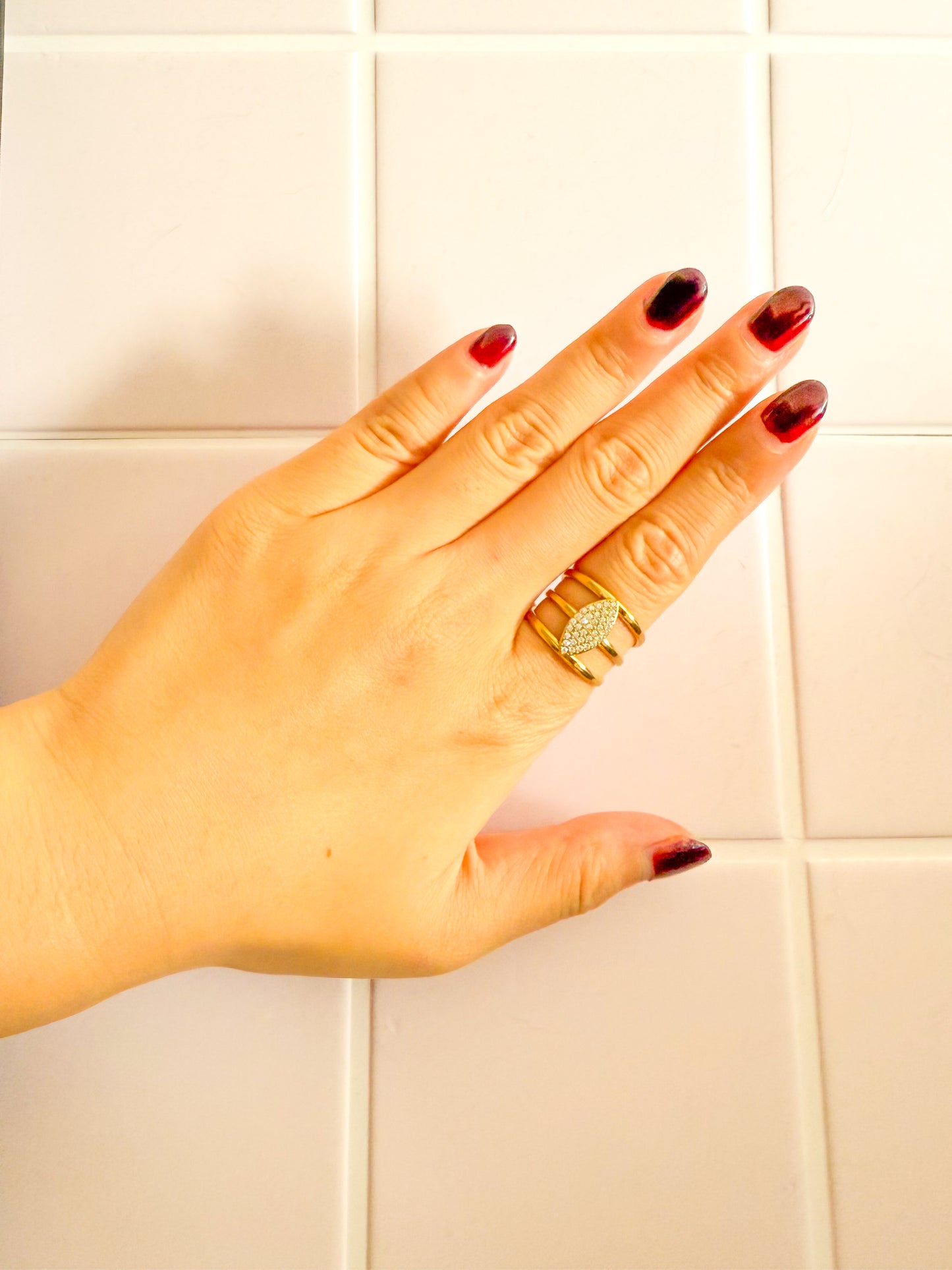Anillo Brisa Dorada（Líneas y cristales） – Acero Inoxidable (Ajustable)
