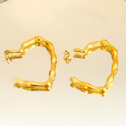 Pendientes Corazón Salvaje（Aro corazón dorado） – Acero Inoxidable