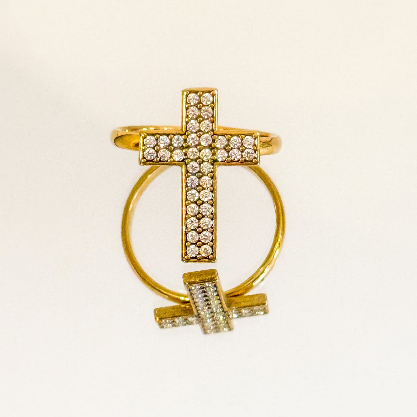 Anillo Cruz Dorada（Diseño geométrico brillante）– Acero Inoxidable (Ajustable)