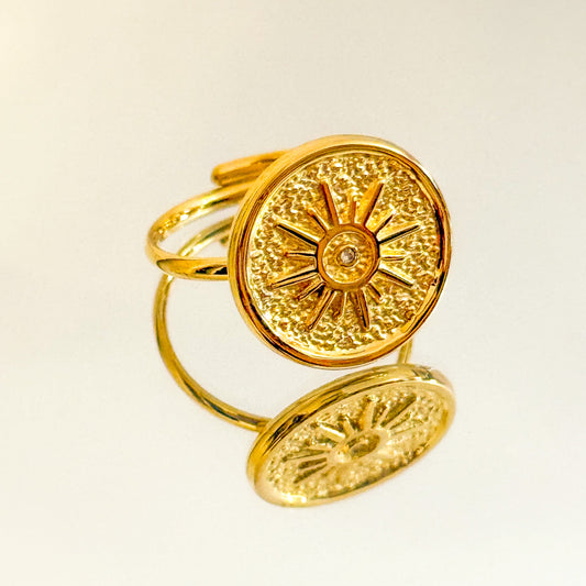 Anillo Sol Dorado（Grabado radiante）– Acero Inoxidable (Ajustable)