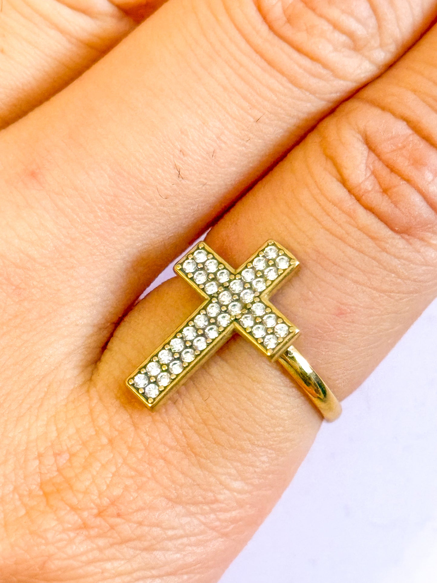 Anillo Cruz Dorada（Diseño geométrico brillante）– Acero Inoxidable (Ajustable)