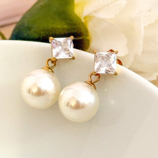 Pendientes Luz Serena（Esfera colgante dorada Brillo）