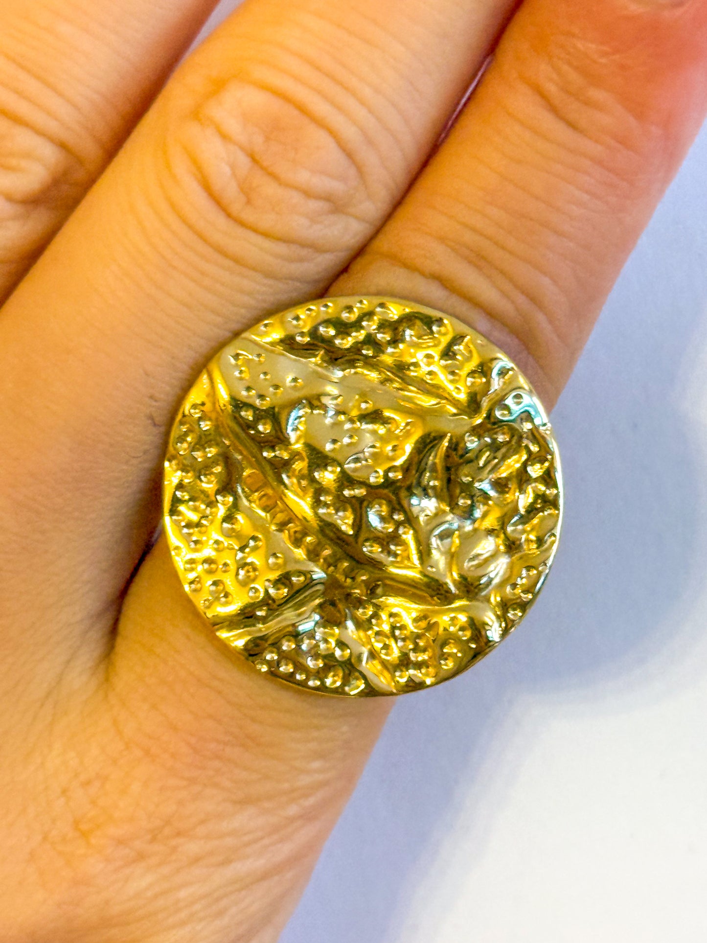 Anillo Dorado Eclipse（Textura circular） – Ajustable