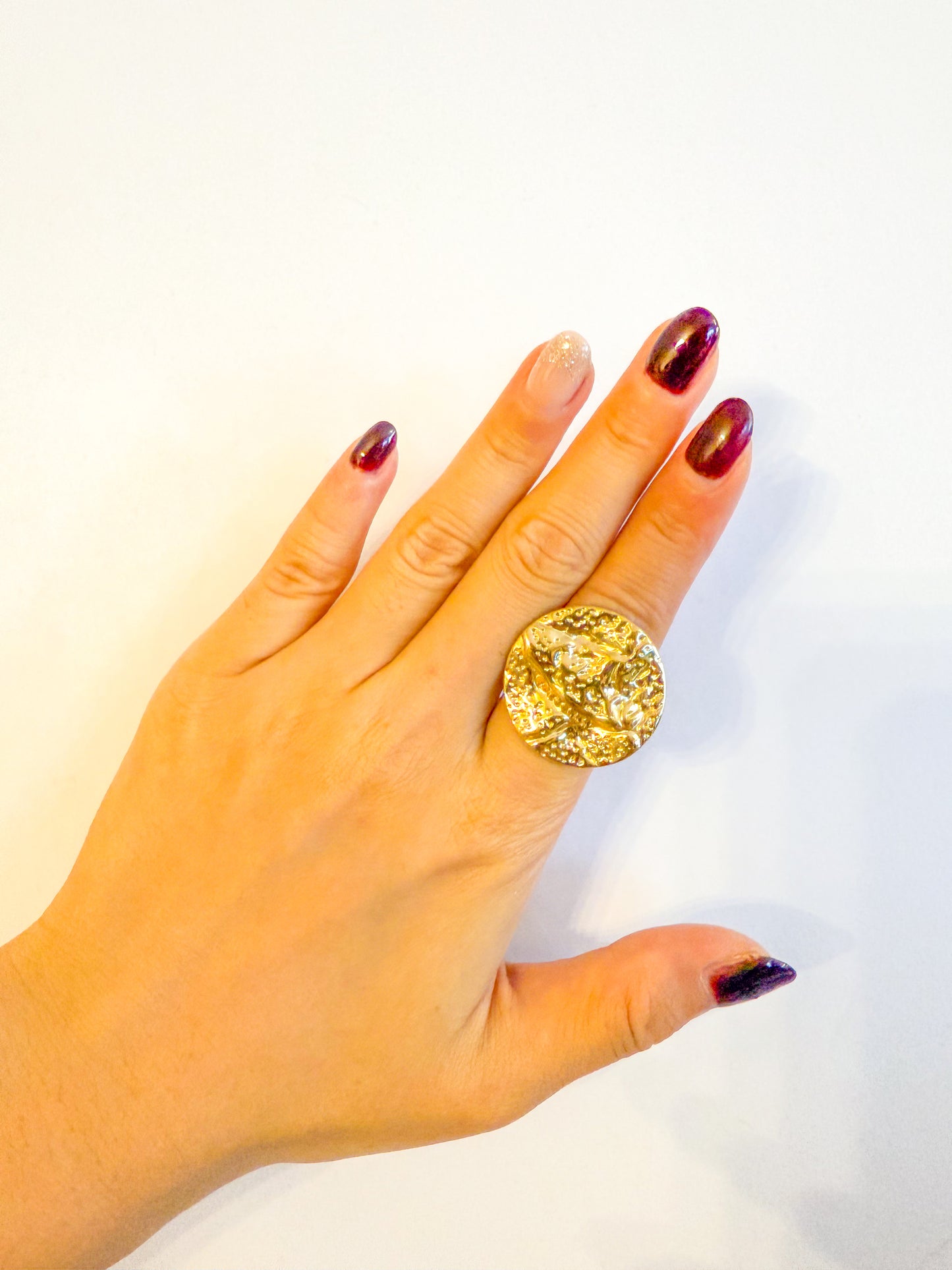 Anillo Dorado Eclipse（Textura circular） – Ajustable