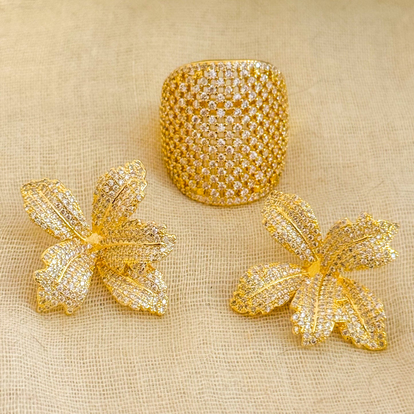 Pendientes Gardenia Dorada（Flor grande ）Dos colores