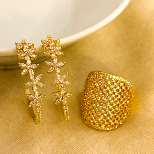 Pendientes Estelar Dorado（Aros con flores）