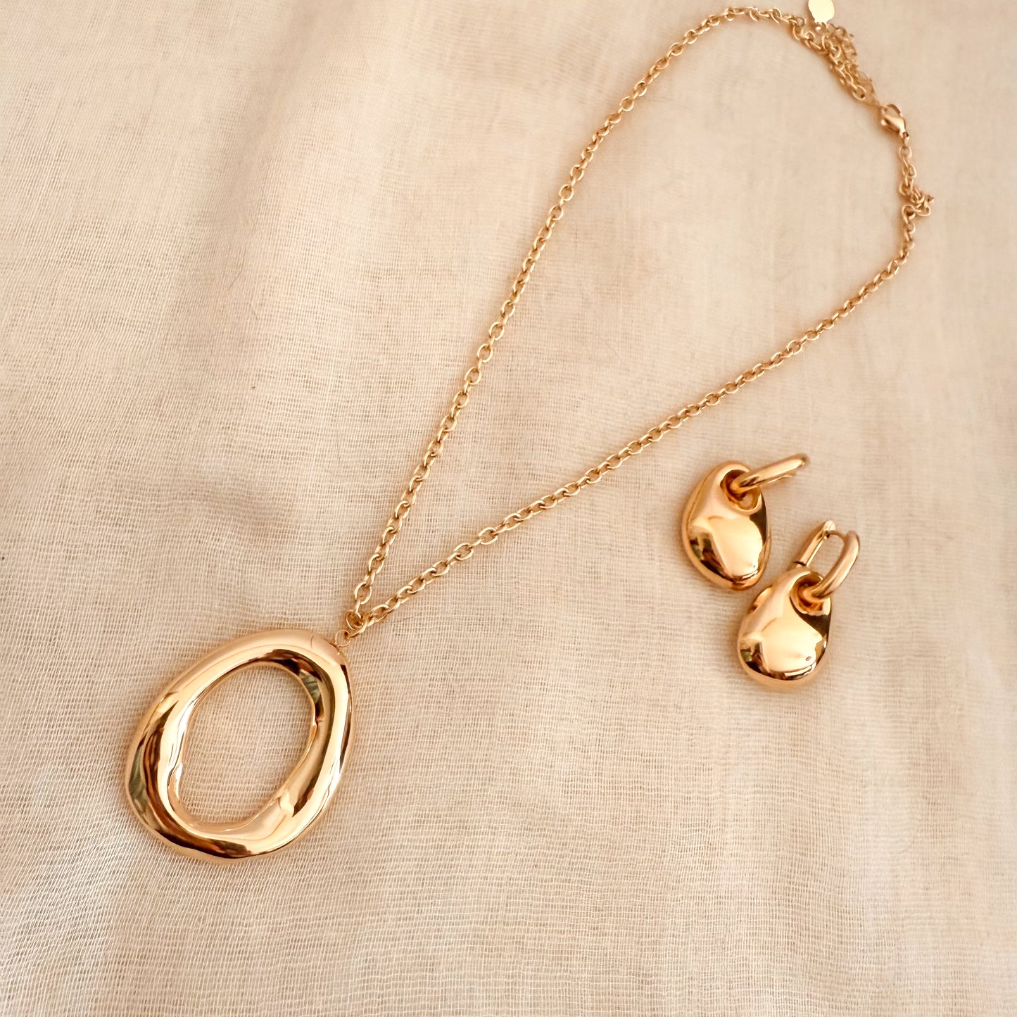 Pendientes Gota de Sol（Acero inoxidable dorado）