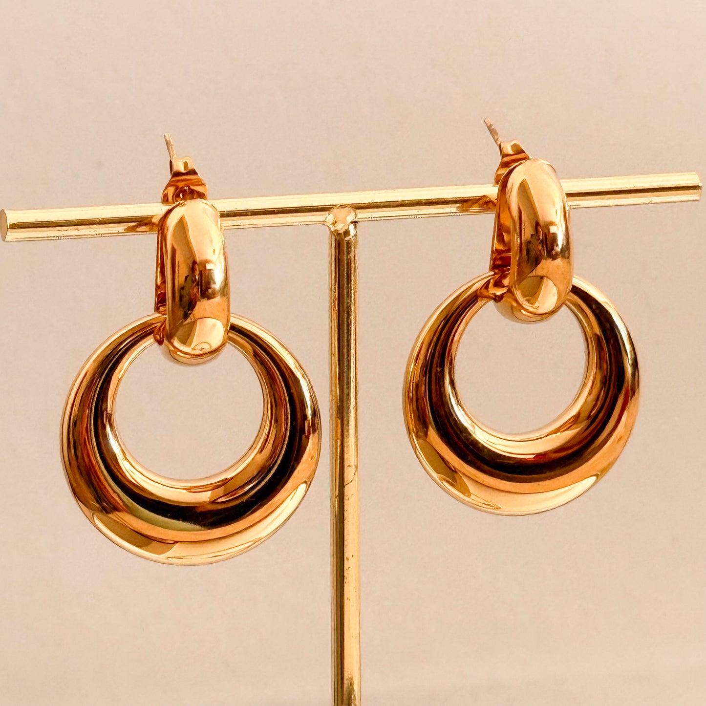 Pendientes Círculo Dorado（Aros escultóricos）