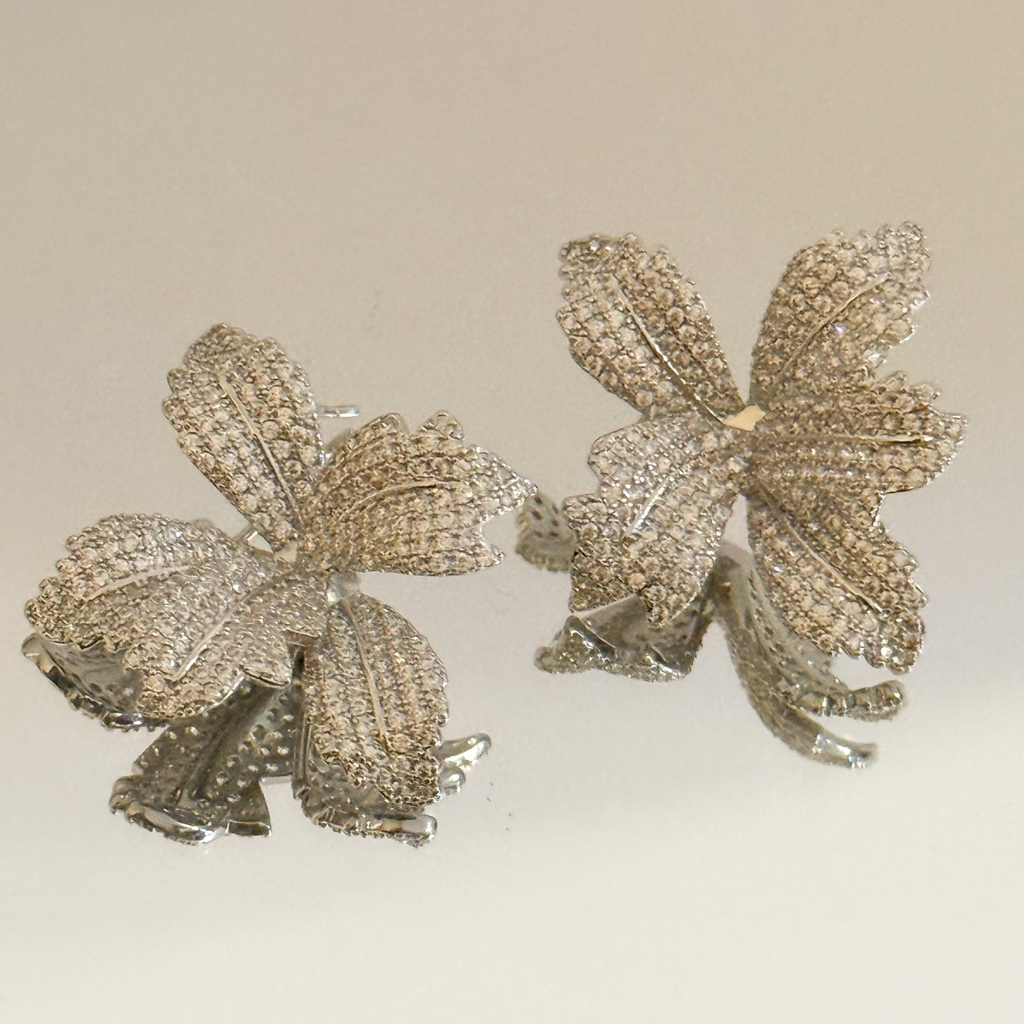 Pendientes Gardenia Dorada（Flor grande ）Dos colores