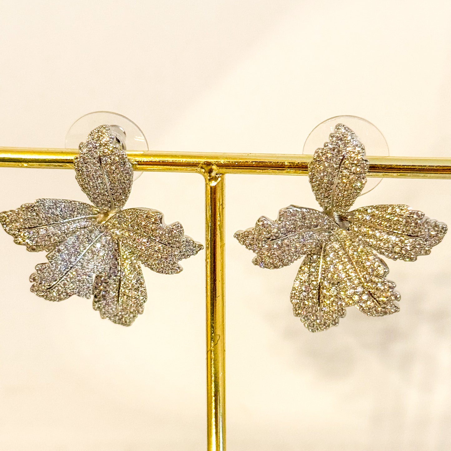 Pendientes Gardenia Dorada（Flor grande ）Dos colores