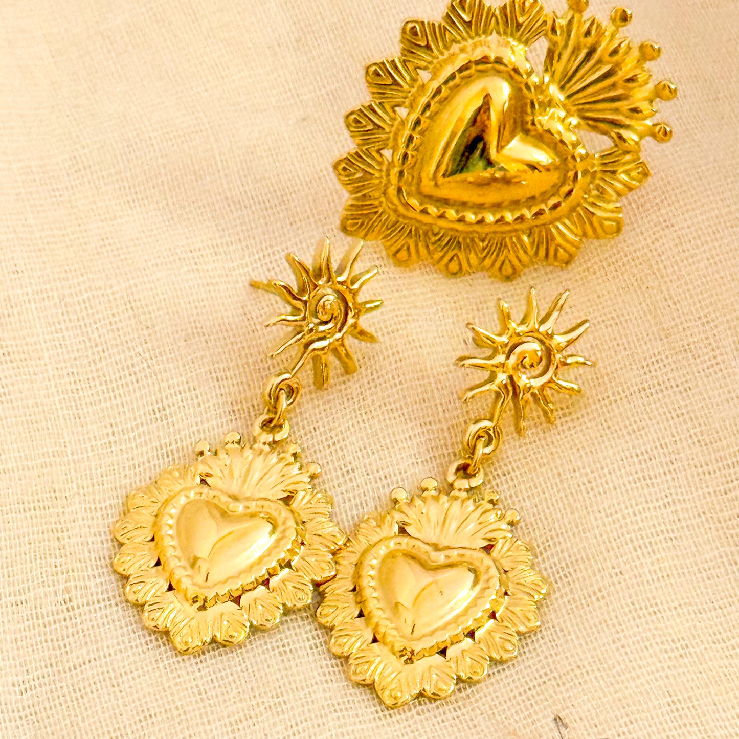 Pendientes Sol del Corazón（Dorado brillante）
