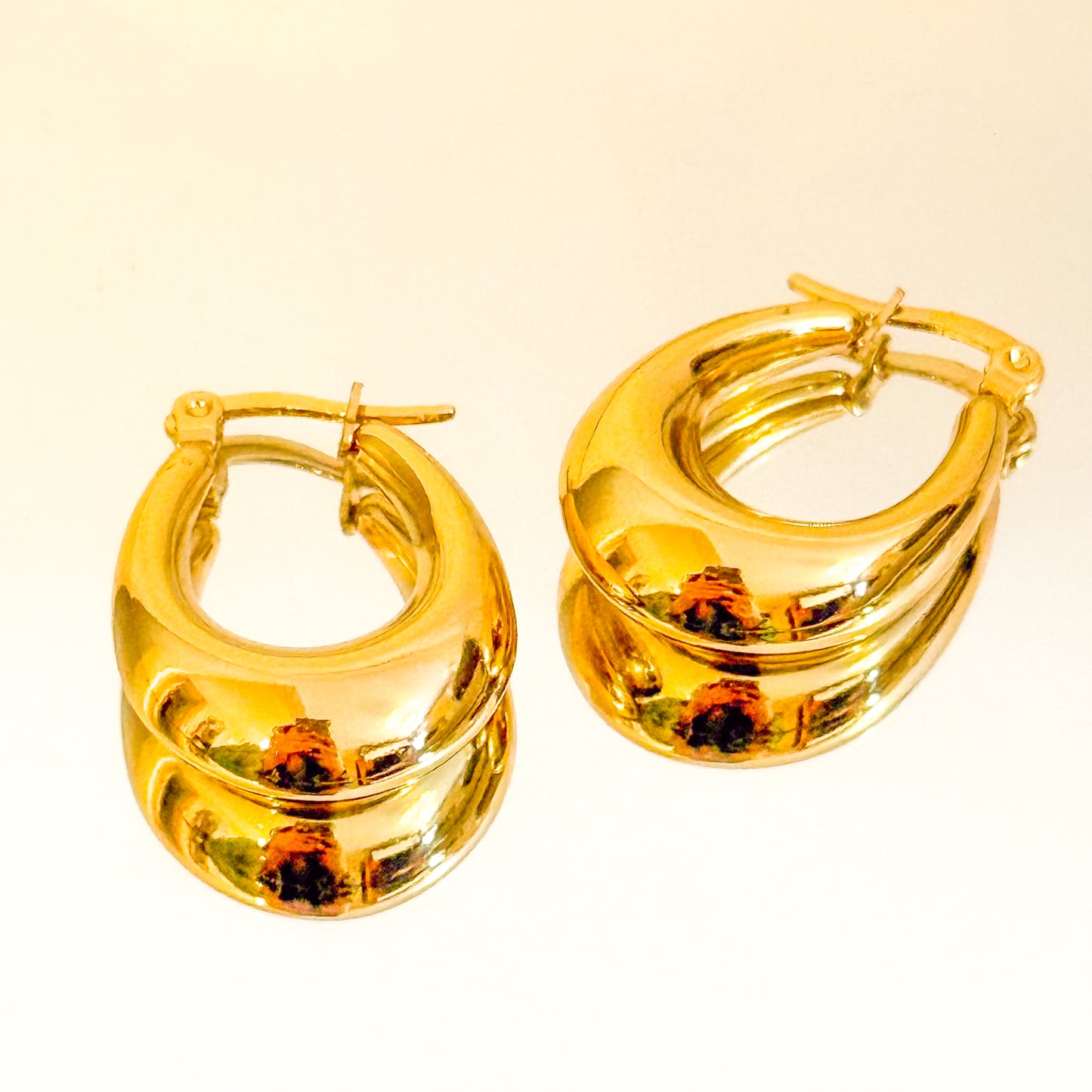 Pendientes Aura Dorada（Aros sólidos）