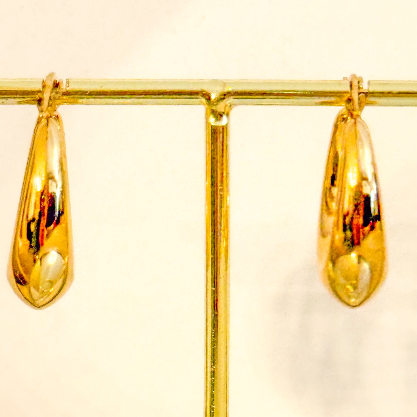 Pendientes Aura Dorada（Aros sólidos）