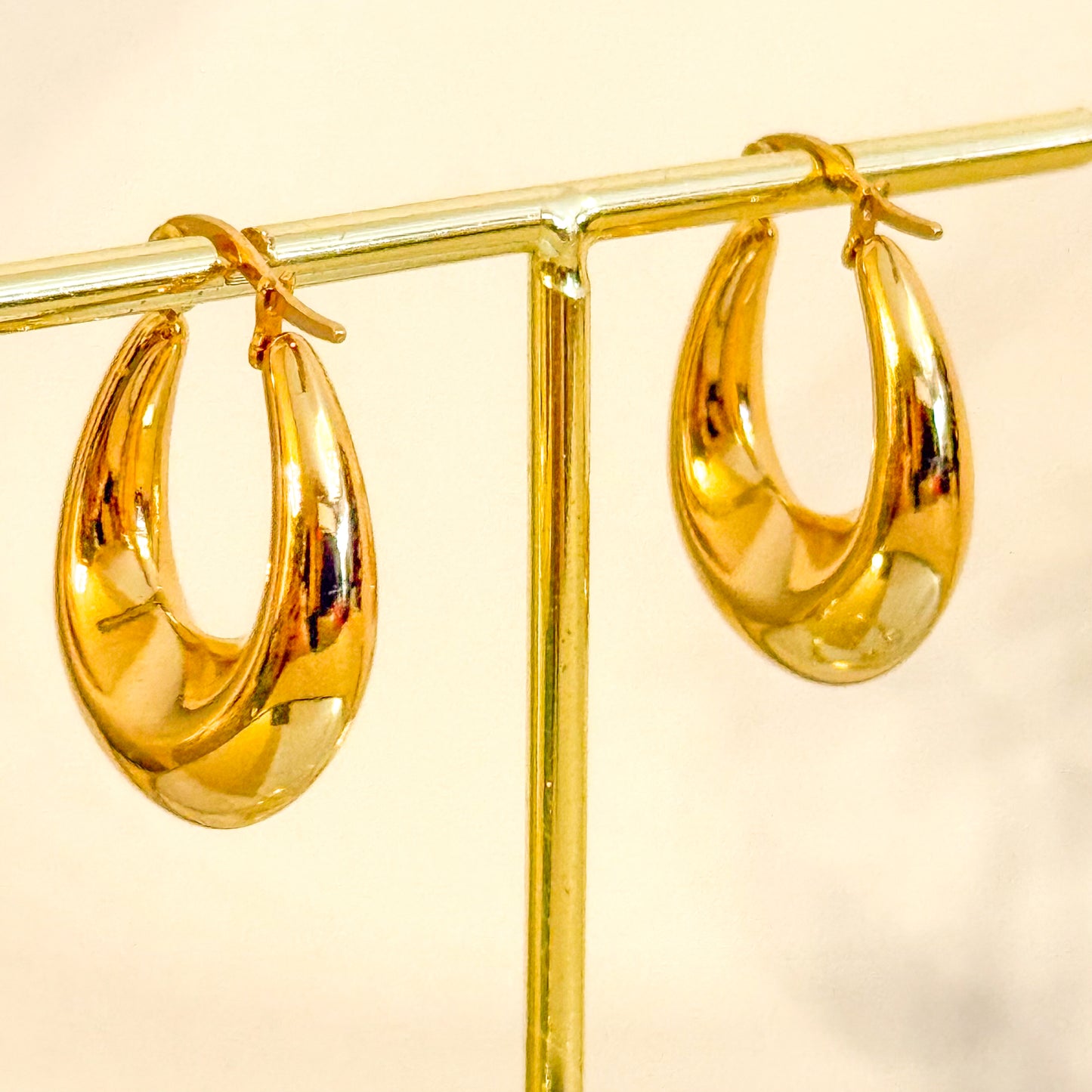 Pendientes Aura Dorada（Aros sólidos）