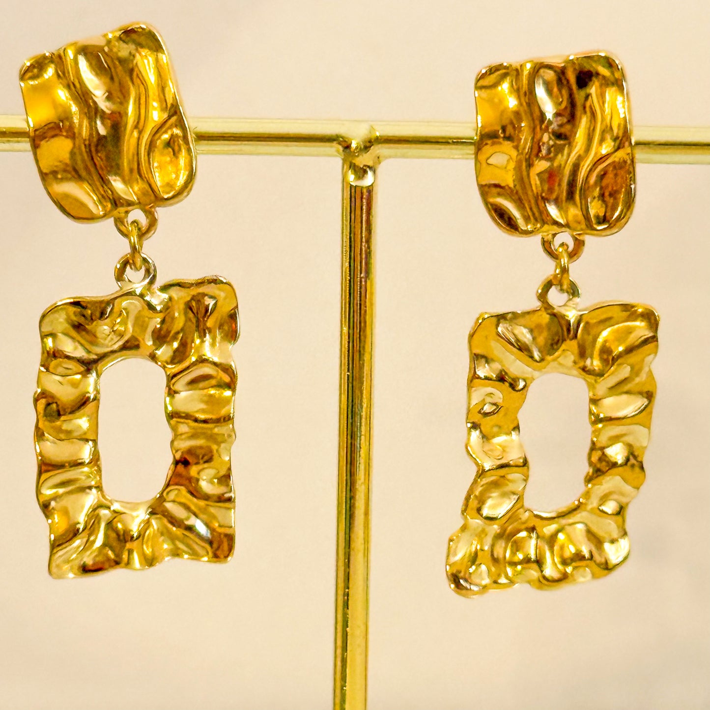 Pendientes Ondas Doradas（Textura orgánica）