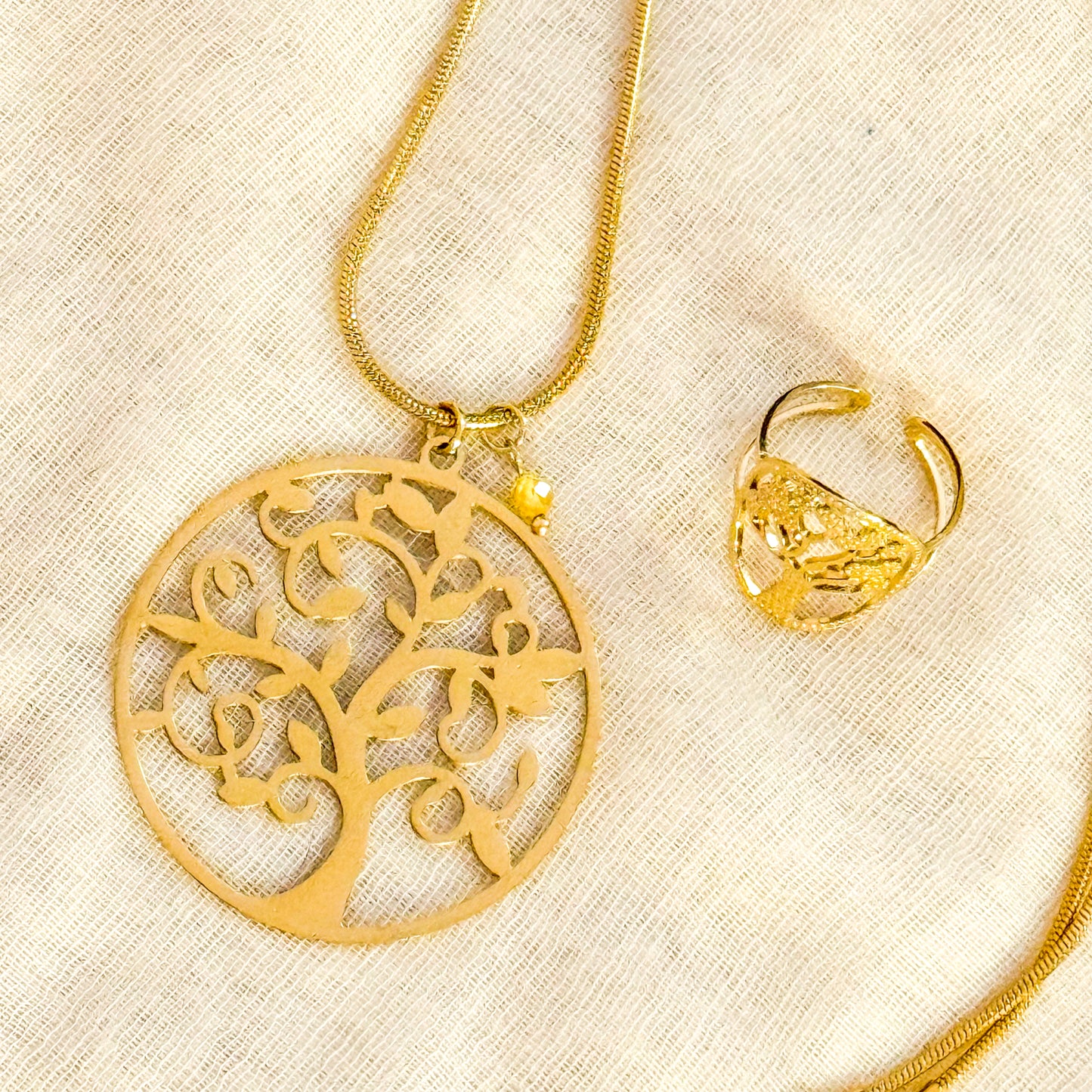 Collar Árbol de la Vida ( Dorado) Acero Inoxidable