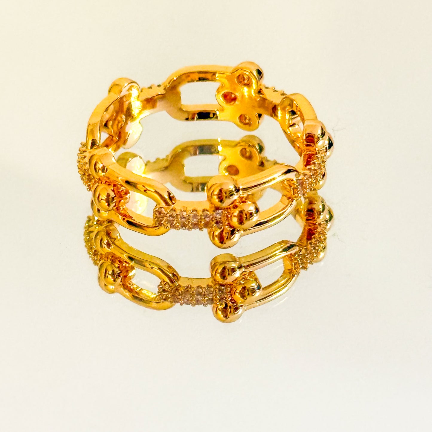 Anillo Eslabon Real (Dorado con detalle de circonitas)