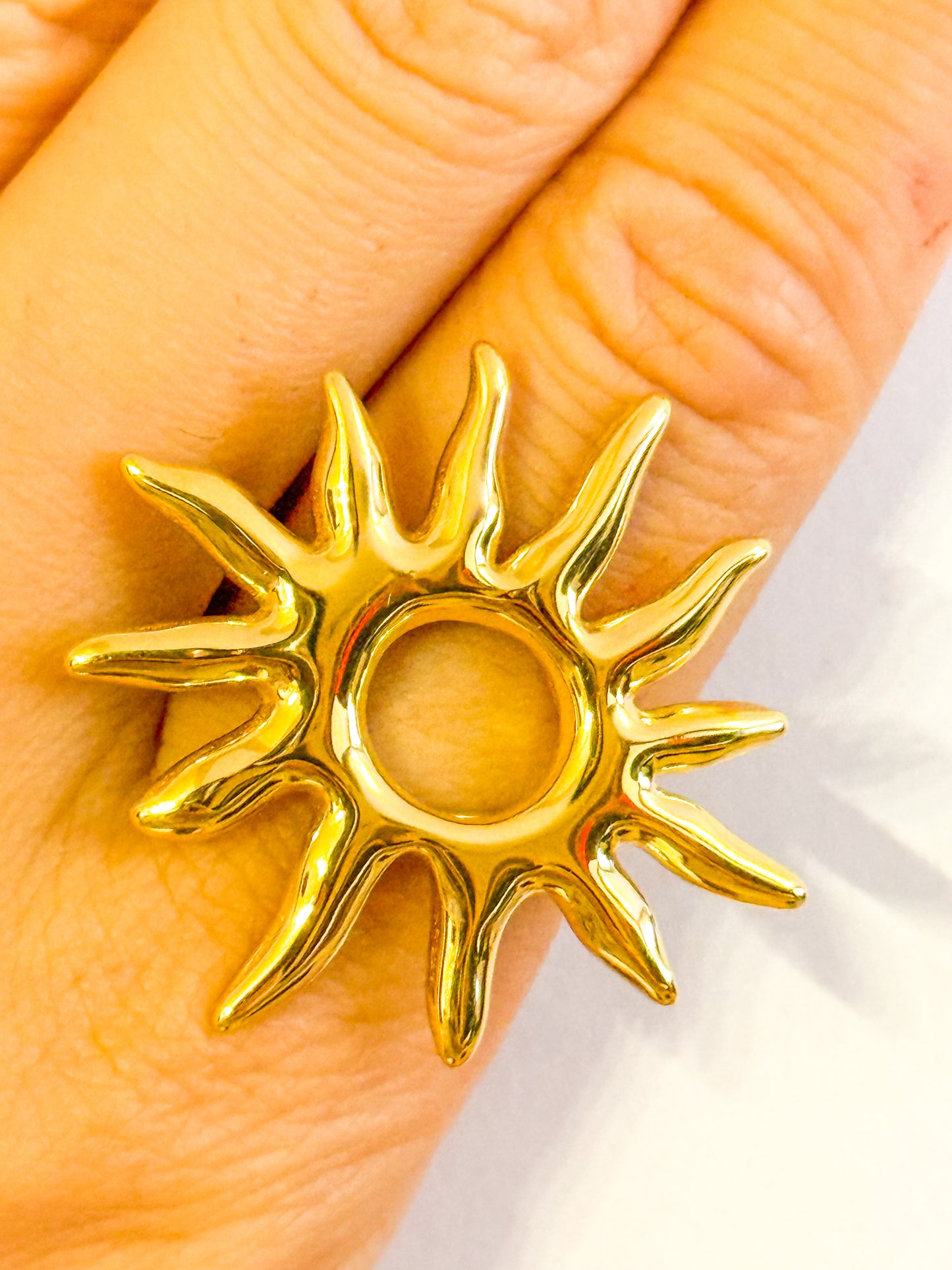 Anillo Sol Radiante Grande (Dorado espejo)