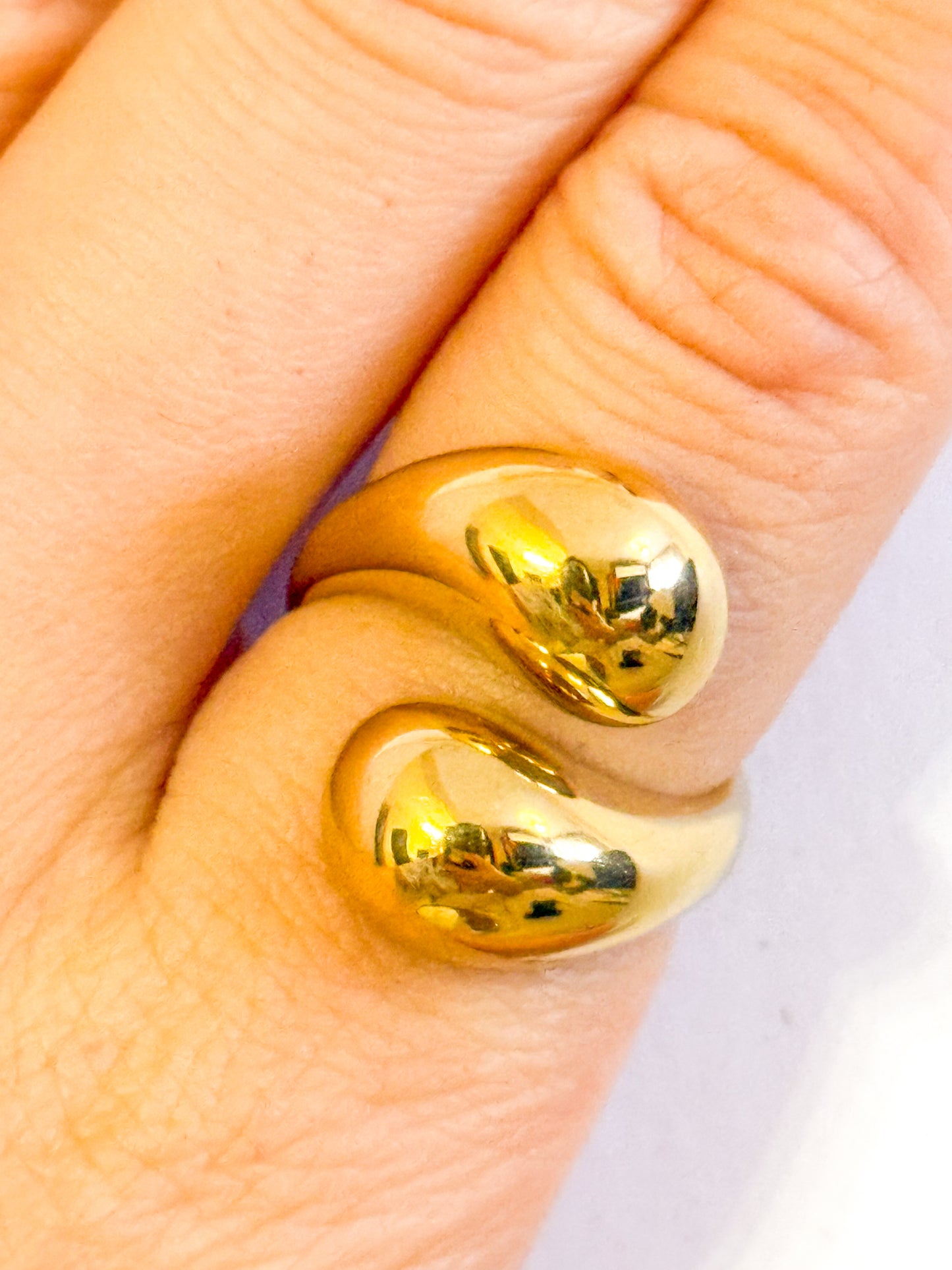 Anillo Dos Gota Esculpida（Dorado brillante）