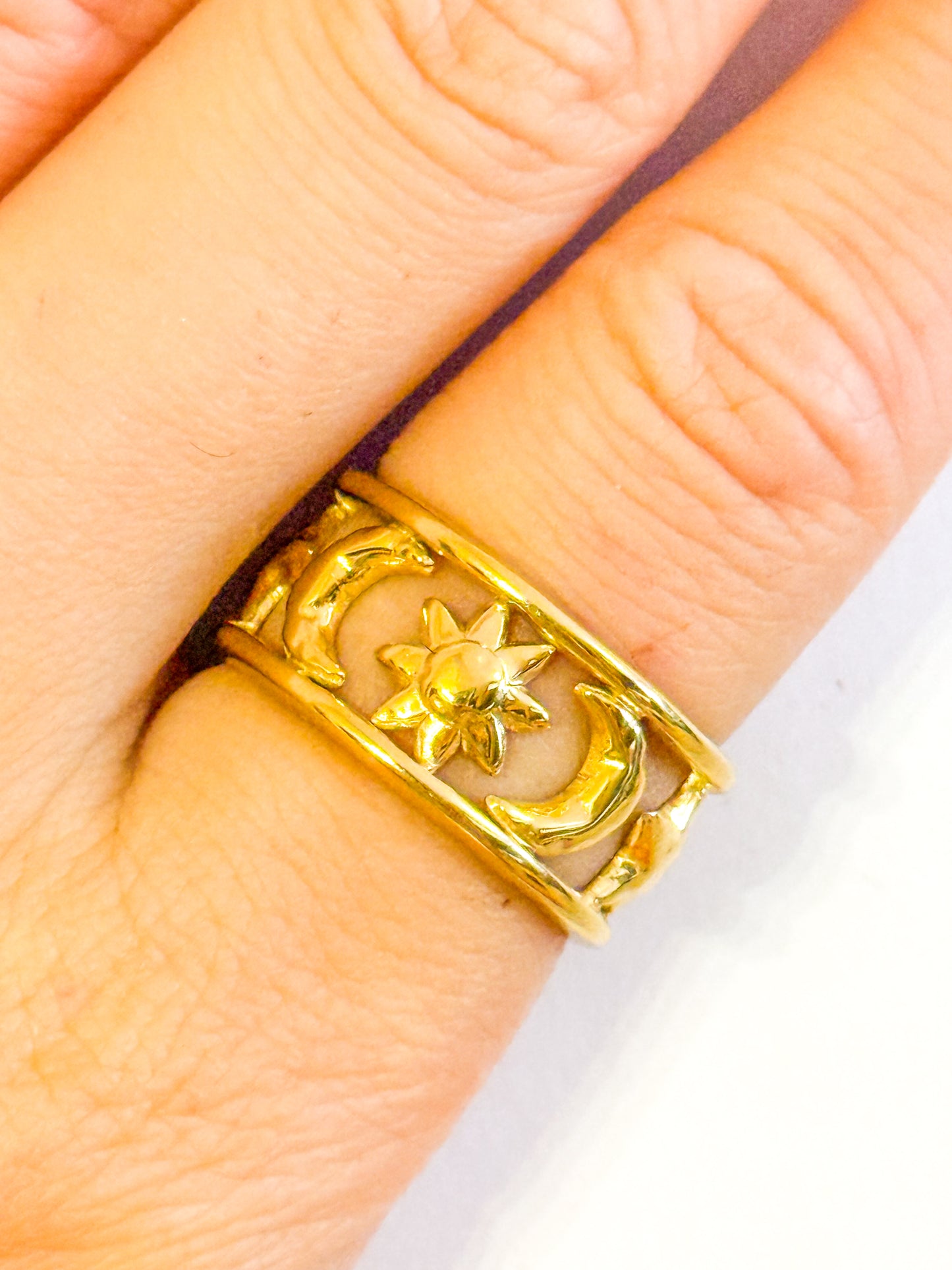 Anillo Círculo Celestial (Sol y Luna dorados) - ajustable