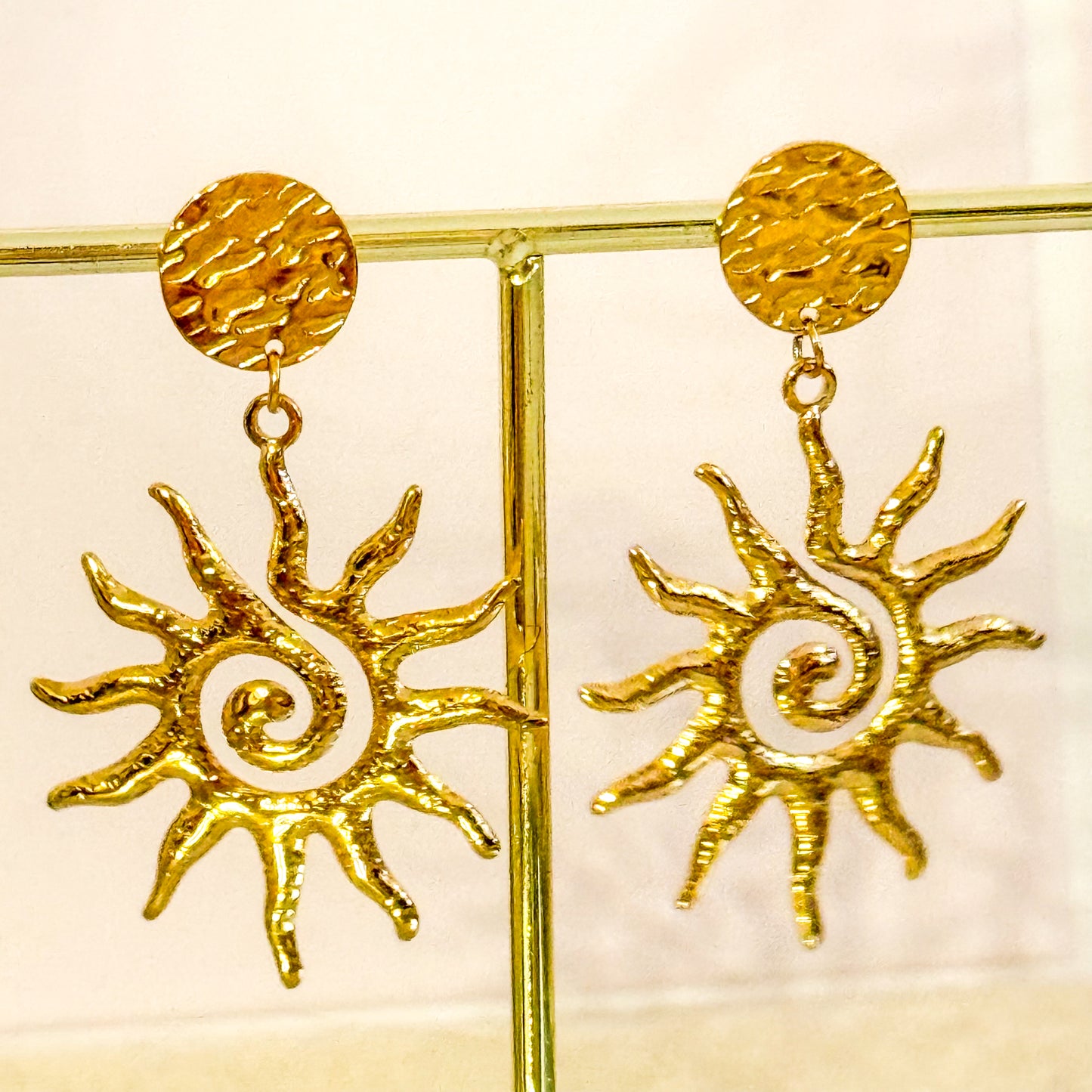 Pendientes Sol Místico (Dorado Martillado)