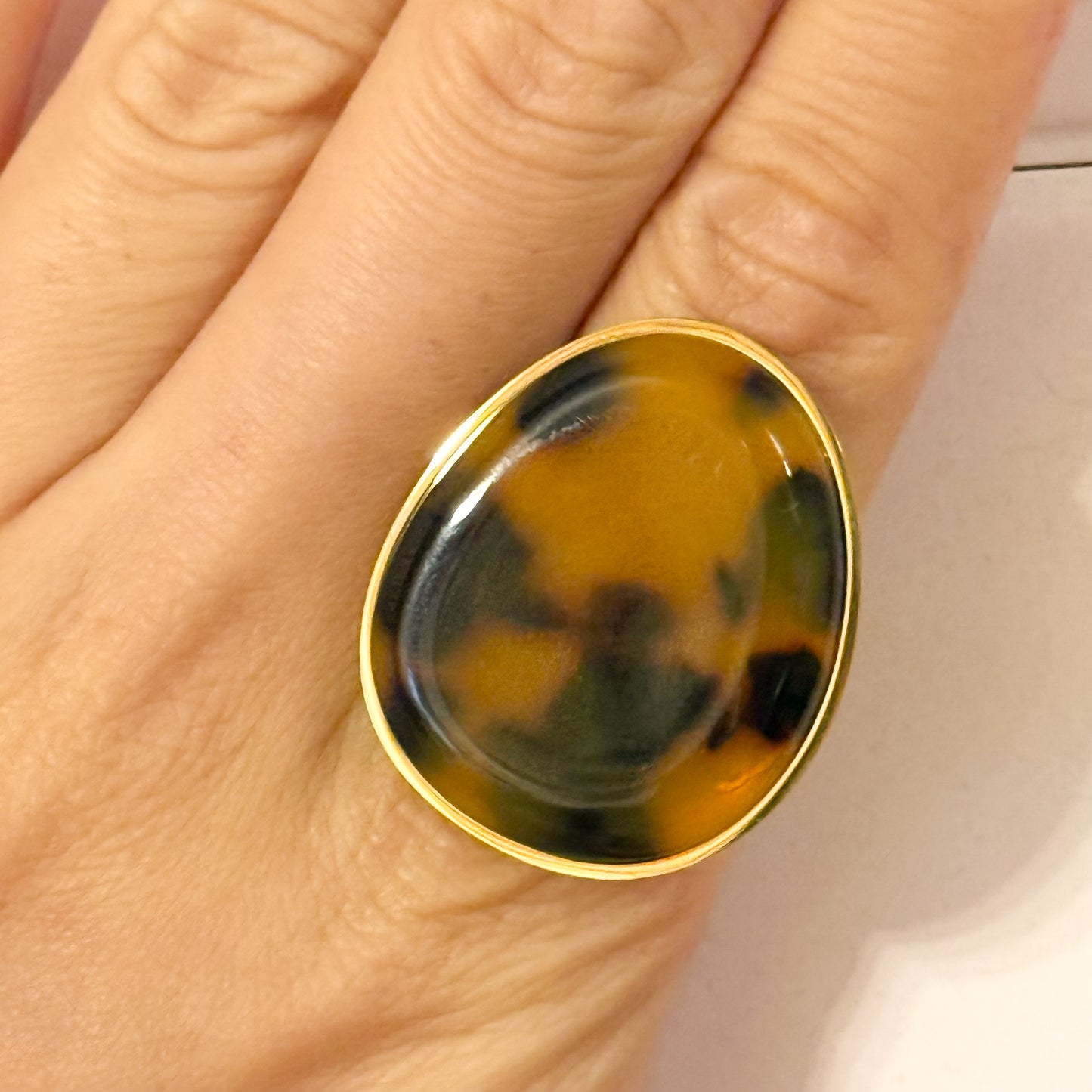 Anillo Óvalo Carey (Tono ámbar oscuro) Ajustable