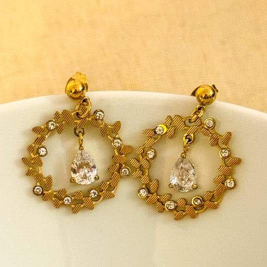 Pendientes Lazo Floral – Gota Brillante