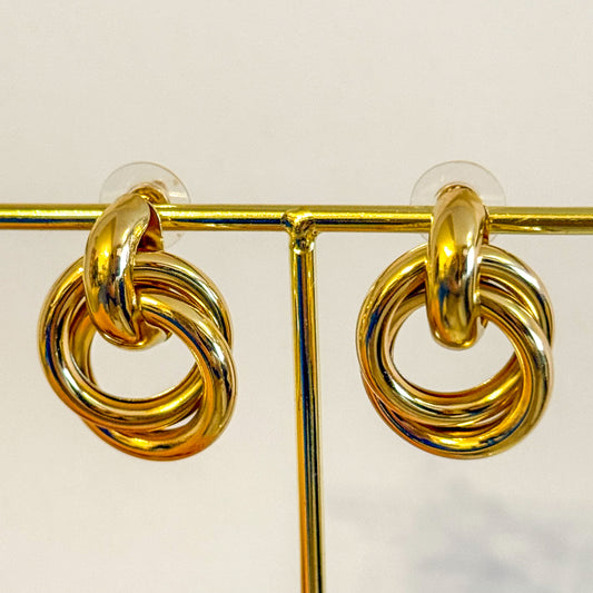 Pendientes Nudo Élite – Dorado Escultórico