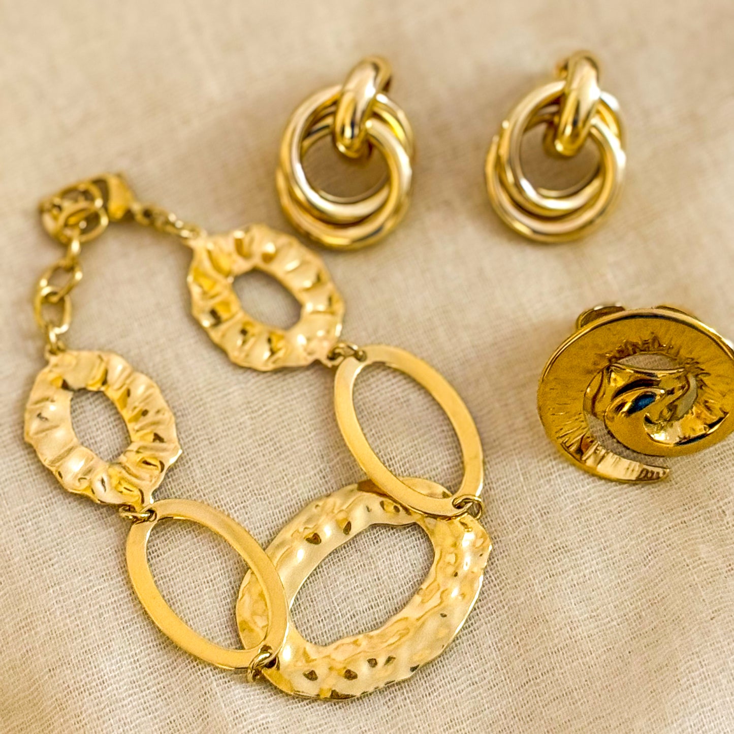 Pulsera Horizonte Dorado（Ovalos Artesanales）