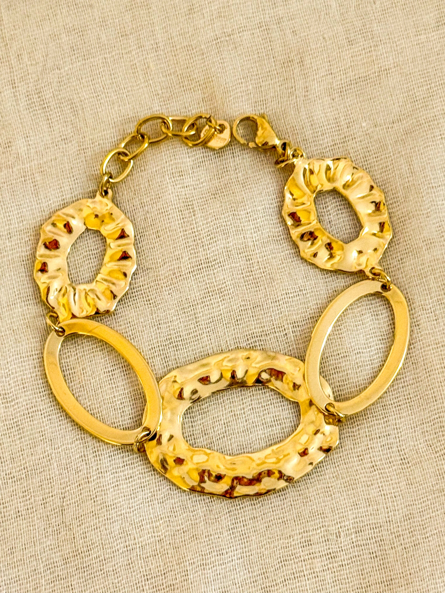 Pulsera Horizonte Dorado（Ovalos Artesanales）