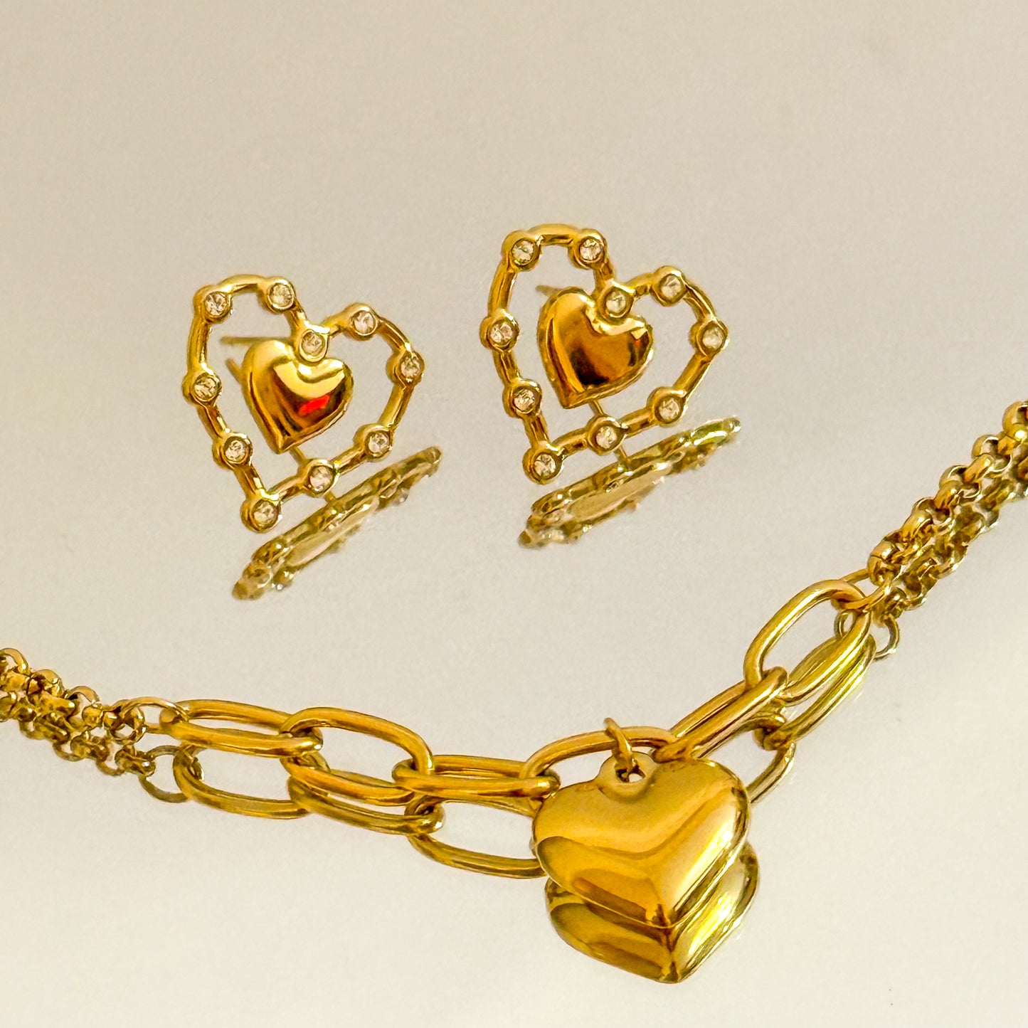 Pendientes Corazón Radiante (Marco Brillante)