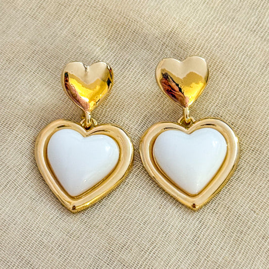 Pendientes Doble Corazón Perlado (Blanco Nieve)