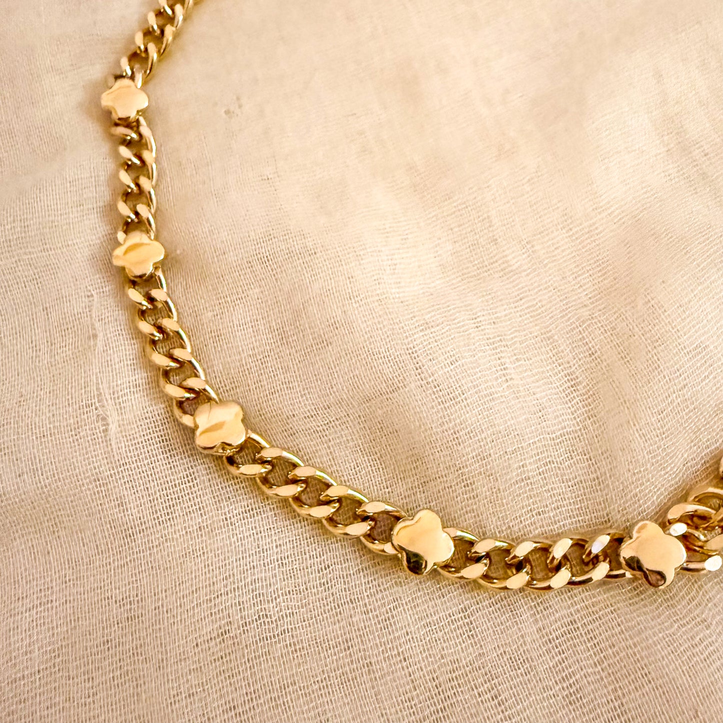 Collar Trébol Dorado (Cadena cubana)