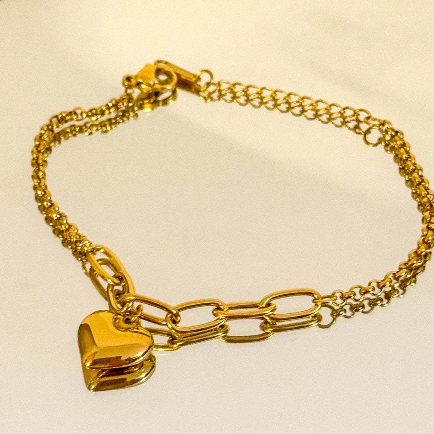 Pulsera Corazón Dorado (Charm Clásico)