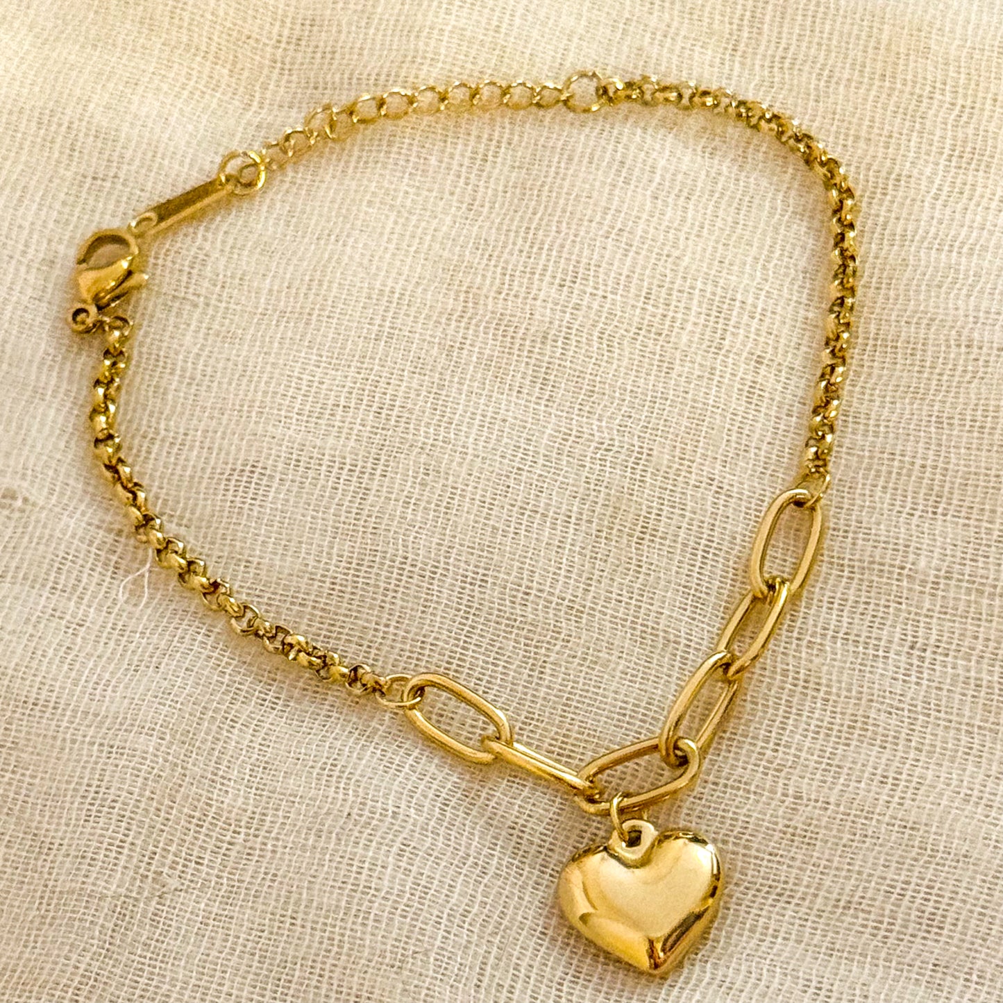 Pulsera Corazón Dorado (Charm Clásico)