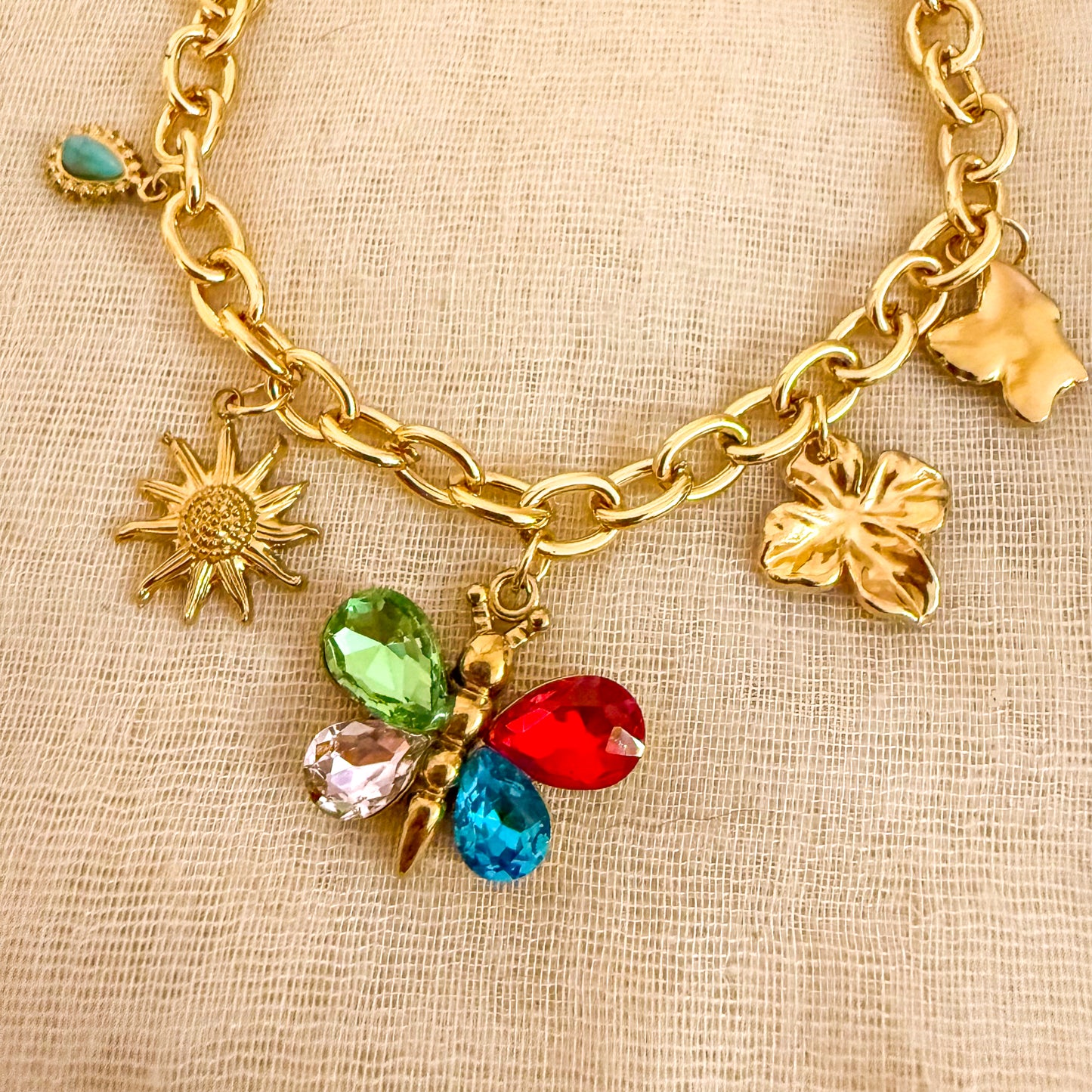 Pulsera Charms Aurora (Mariposa + Sol + Hojas)