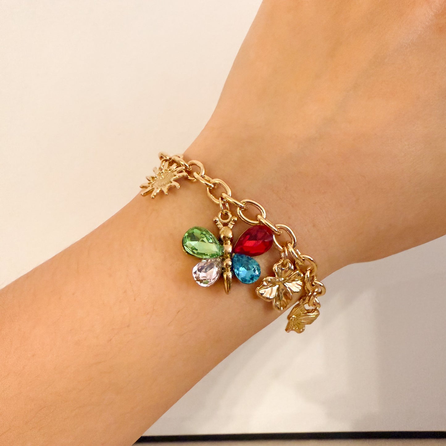 Pulsera Charms Aurora (Mariposa + Sol + Hojas)